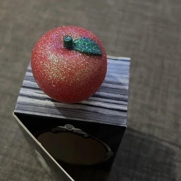 Snow White Lip Gloss - Picture 3 of 7